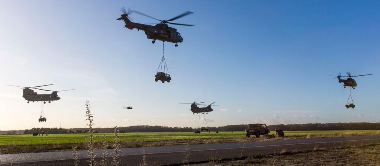 Operatie Falcon Autumn: helikopters vliegen laag over | NU Horst aan Maas