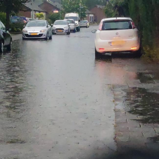 In Hegelsom staan straten blanken