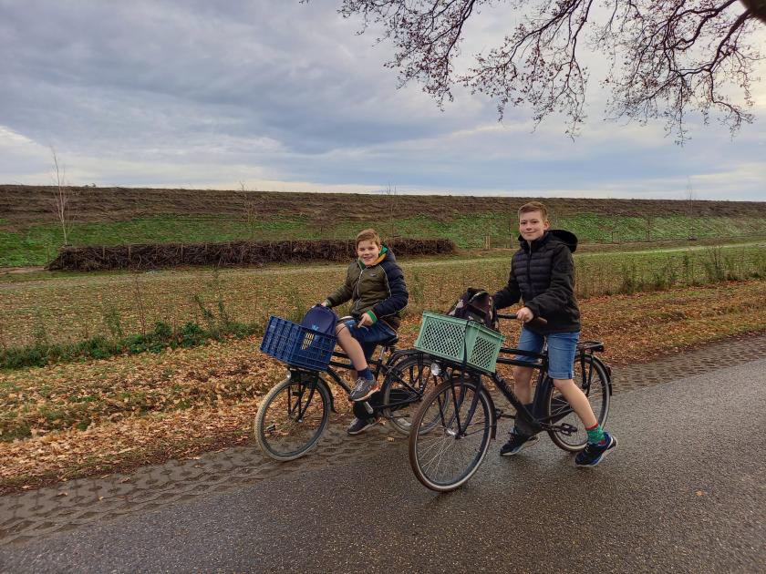 Twee Zaerumse Ezels In De Korte Broek Voor KIKA | NU Horst Aan De Maas