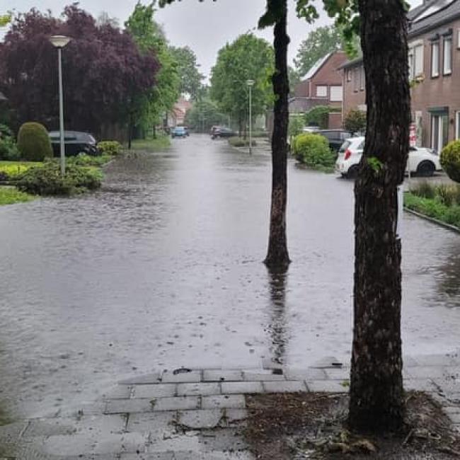 Wateroverlast in de Blauwververstraat in Horst